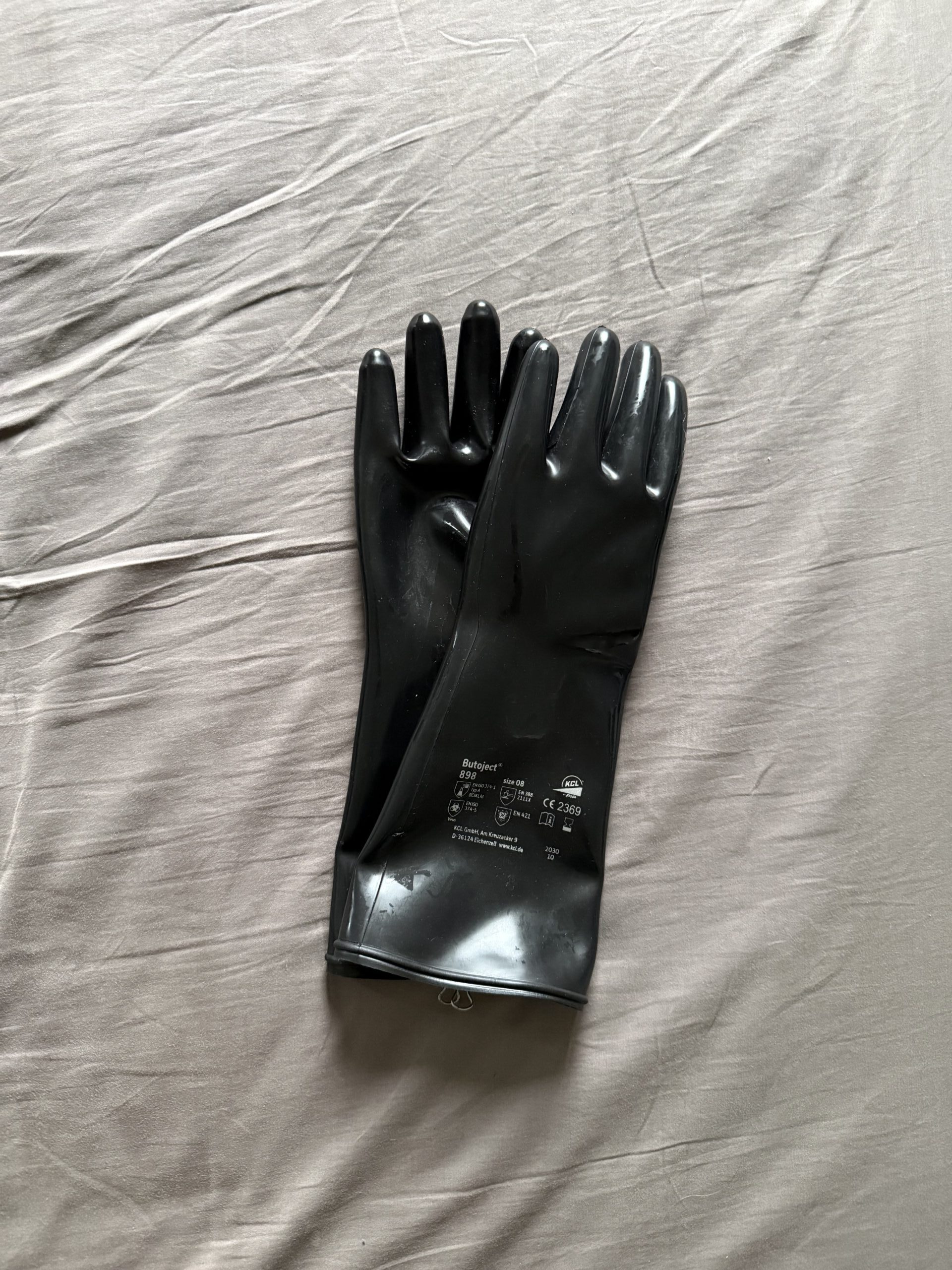 Short Rubber Gloves - Image 1
